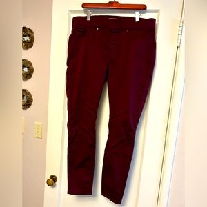 Levi Strauss Totally Shaping Pull-on Skinny burgundy jeans